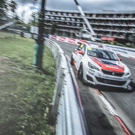 Peugeot 308 Racing Cup na pełnej prędkości w Dijon